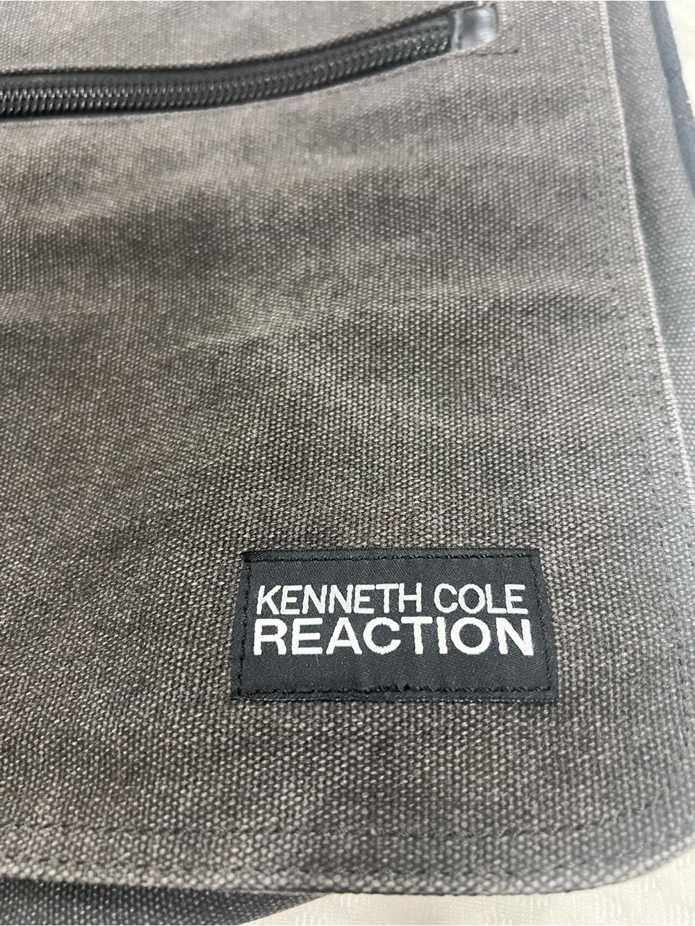 Kenneth Cole Reaction Gray Canvas Messenger Bag Laptop Crossbody Shoulder Bag